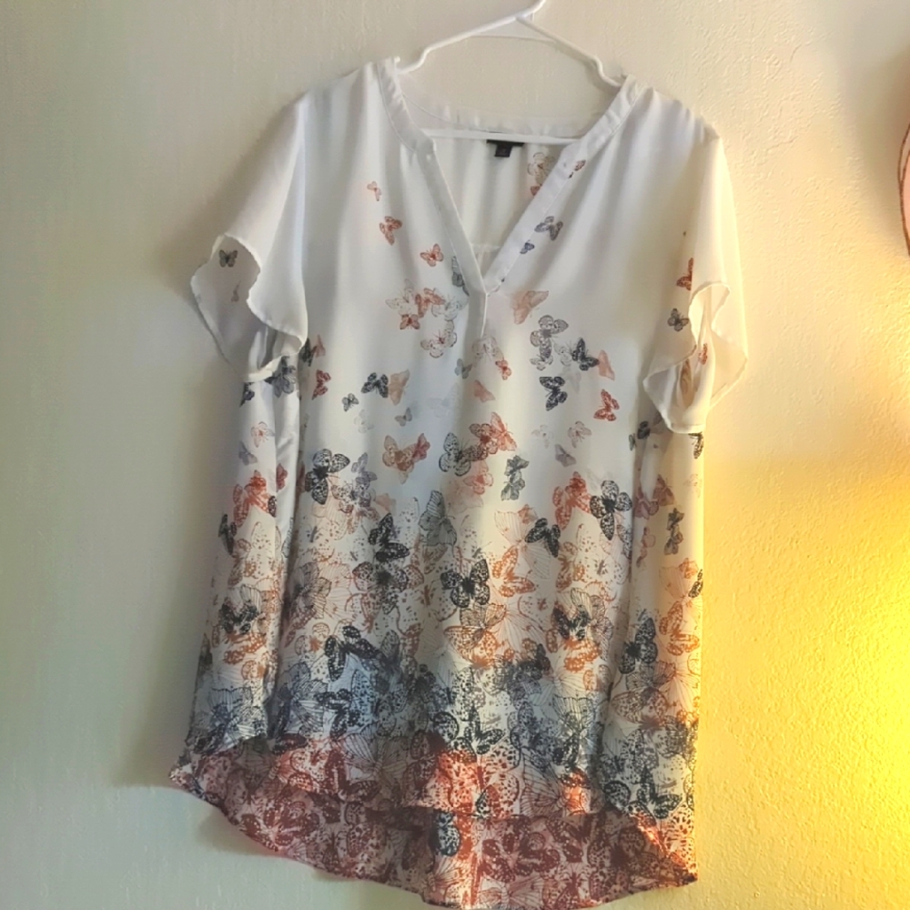 Torrid White and Brown Short Sleeve Relaxed Asymmetrical Blouse